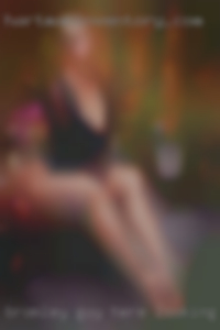 Bromley guy here looking girls for NSA fun.