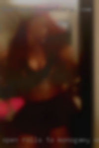 Open rolls to monogamy or non monogamy.